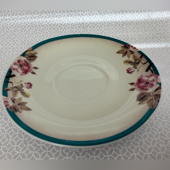 Personal tea pot with cup and saucer - Picture 11 of 11